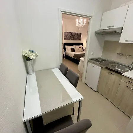 Square 3* Задар