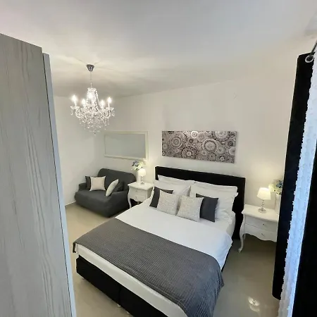 Central Square Luxury Boutique 3* Zara