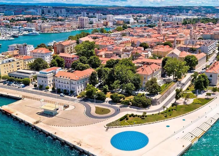 Central Square Luxury Boutique 3*