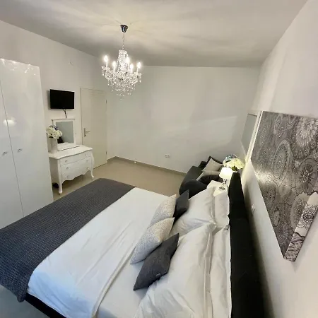 Square Gæstehus 3*