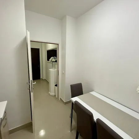 Gostinjska kuća Square