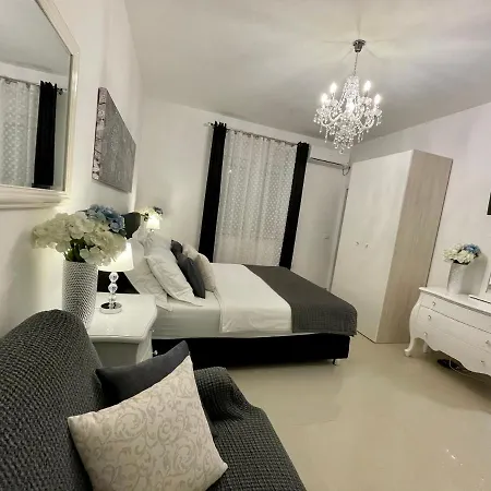 Square Gostinjska kuća 3*