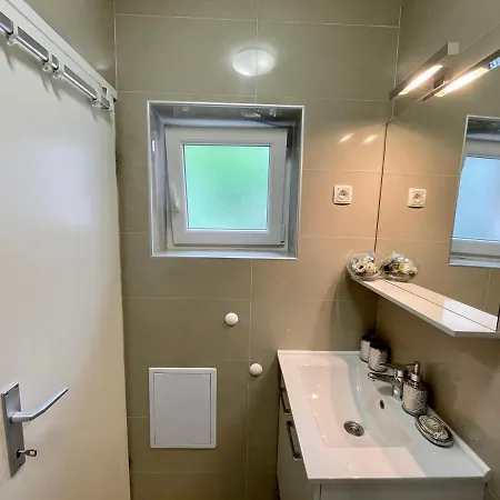 Gostinjska kuća Square