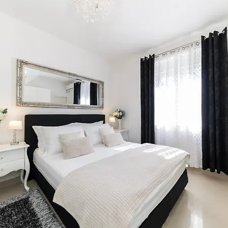 Square Luxury Boutique Задар