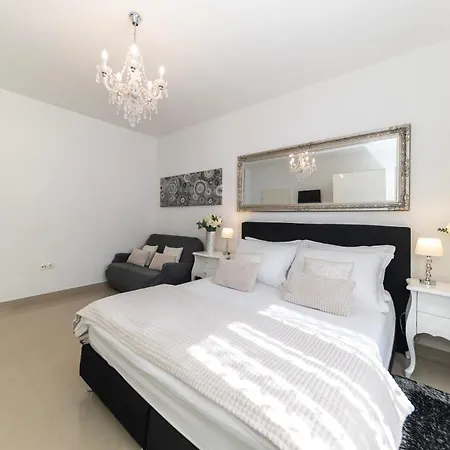 Square Luxury Boutique Гостевой дом 3*