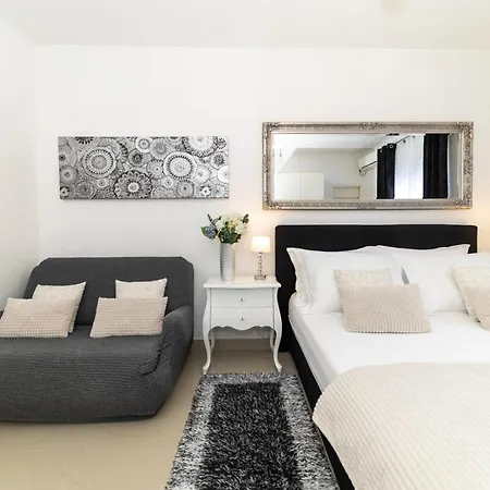 Гостевой дом Square Luxury Boutique 3*