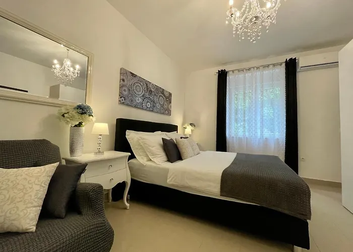 Central Square Luxury Boutique 3*