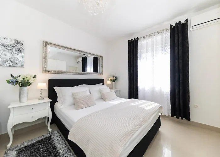 Square Luxury Boutique Задар