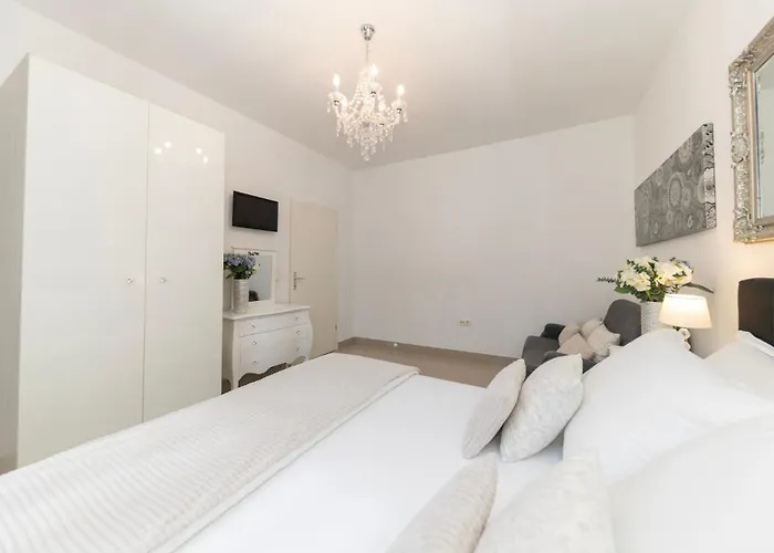 Square Luxury Boutique 3* Задар