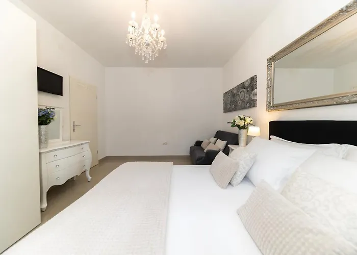 Гостевой дом Square Luxury Boutique