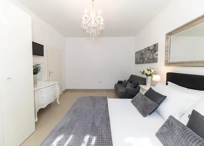 Square Luxury Boutique 3*