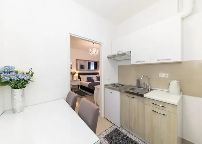 Square Luxury Boutique Гостевой дом 3*